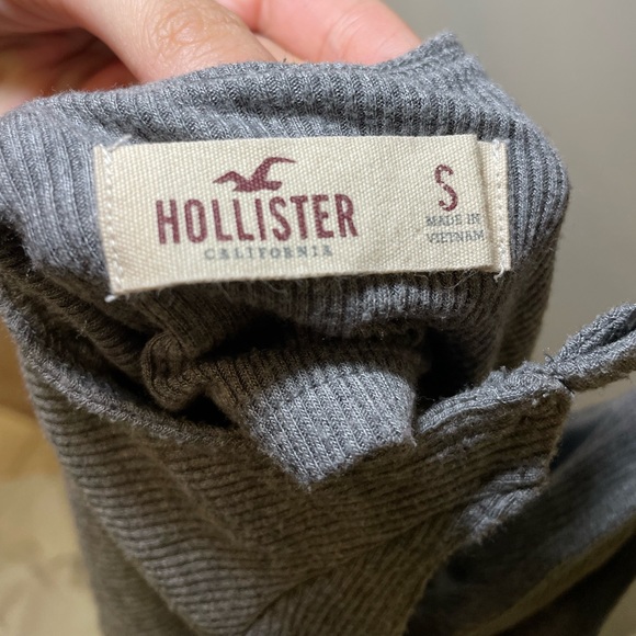 Hollister size small dark grey bodysuit with flounce sleeve - Picture 2 of 3